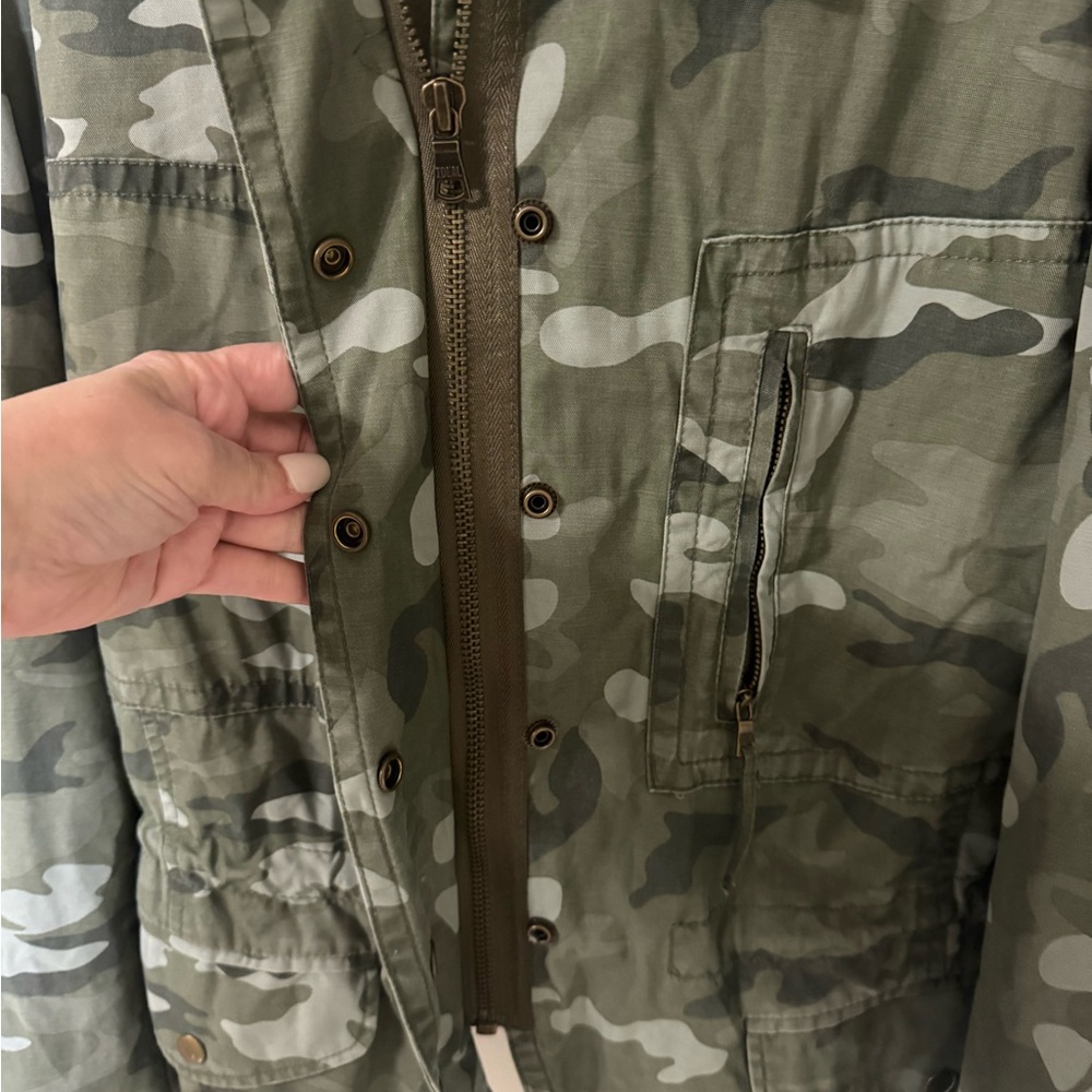 GAP Camouflage Outerwear Jacket Medium Tall - Picture 6 of 7